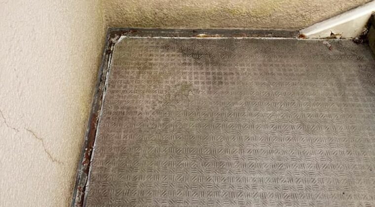 施工事例：東京都町田市 某アパート 防水・階段室・廊下シート張り工事：神栖市の塗装・建設工事なら山昭工業